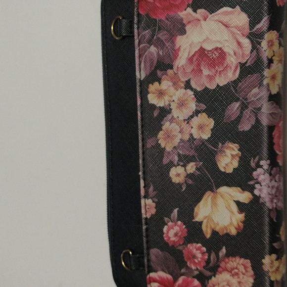 Tahari Identity Protection Floral Zip Wallet #P-18 - Picture 5 of 14